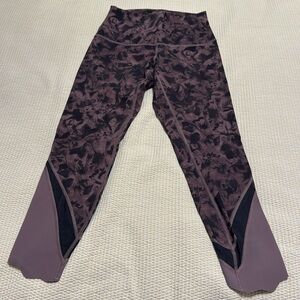 Lululemon cropped leggings size 6 purple & black